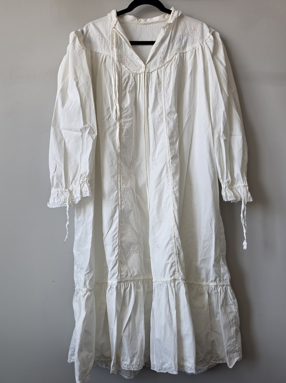 Women's White Vintage Nightgown